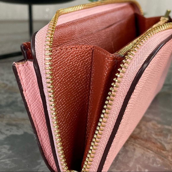 Coach Colorblock Multifunctional Wallet F25967 Blush/Terracotta $275 - Picture 8 of 15